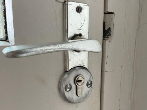 Oud slot laten vervangen in Leusden